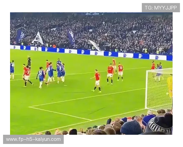 切尔西恩昆库插上背身做球助攻队友破门，展现惊艳技术与团队协作